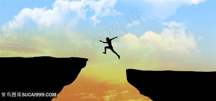 山间跳跃的人高清图片