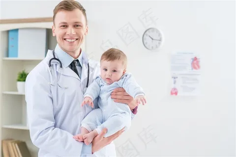 检查身体的可爱宝宝大图