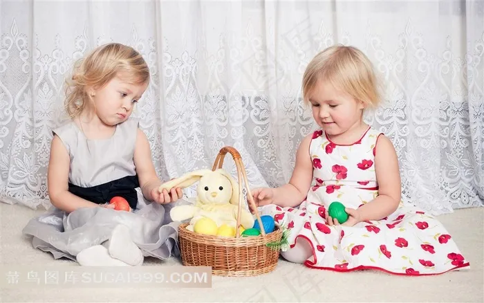 两个小女孩篮子彩蛋素材
