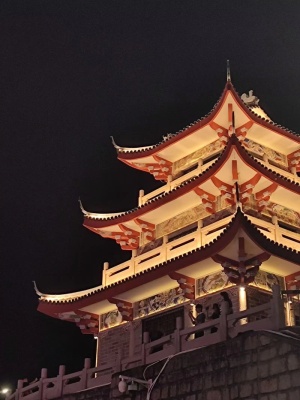 夜晚古楼小亭