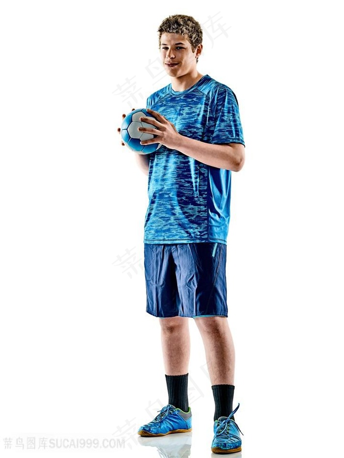 把玩足球的国外男孩