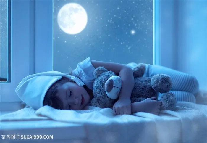 儿童透过窗户看星空的温馨家庭高清图片-4