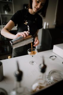 女性自制调酒图片 女性自制调酒图片