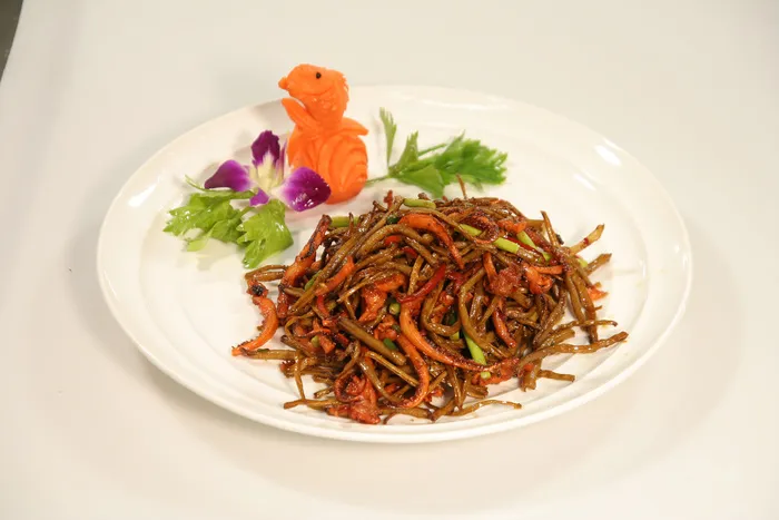 茶树菇炒鱿鱼须
