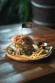 黄色美味汉堡摄影素材 黄色美味汉堡摄影素材