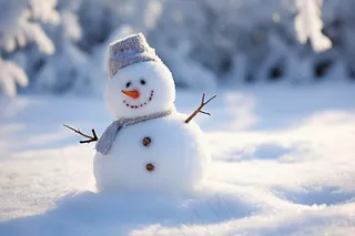 冬天雪地雪人白雪可爱摄影图