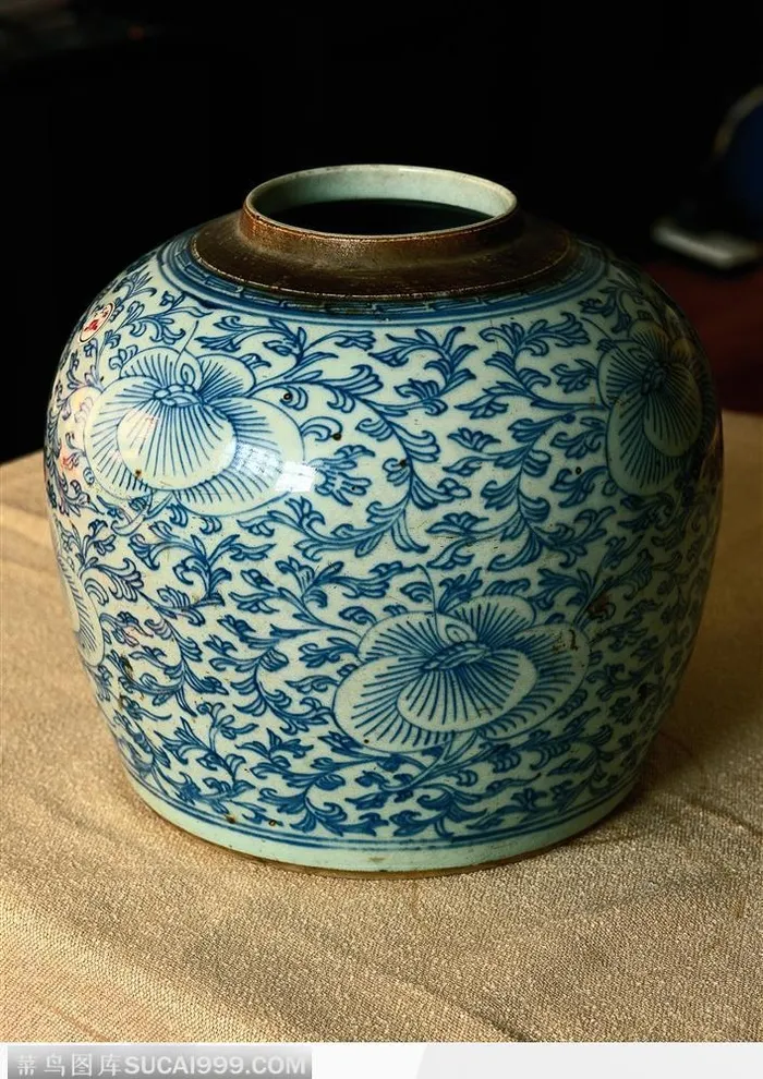 中华传统工艺-蓝色花纹坛子