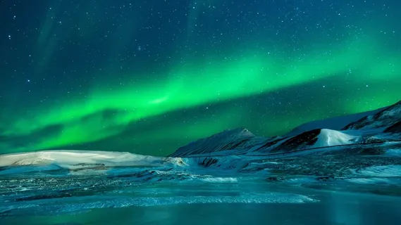 绿色极光壁纸图片