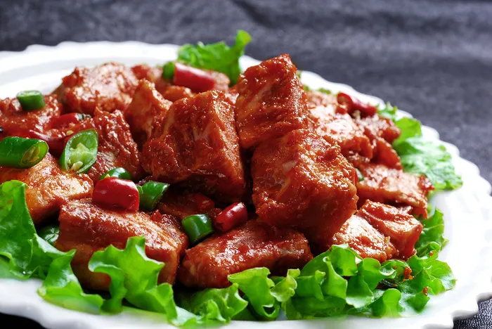 美食香辣排骨