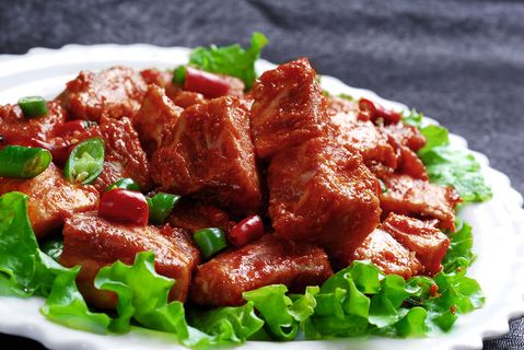美食香辣排骨