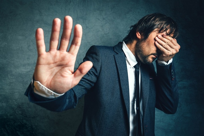 悲伤的男人表情图片