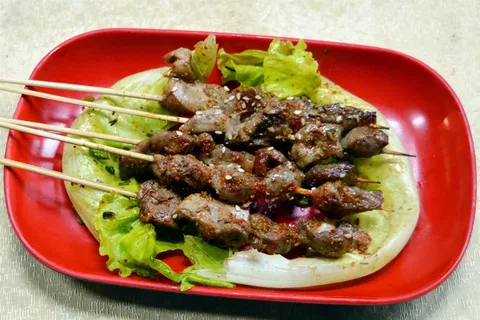 烧烤美食烤肉街边小吃油炸烤鸡胗烤鸡肾