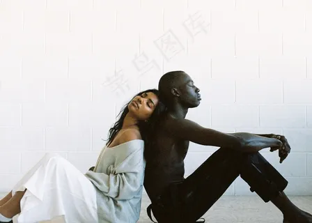 欧洲情侣艺术写真图片