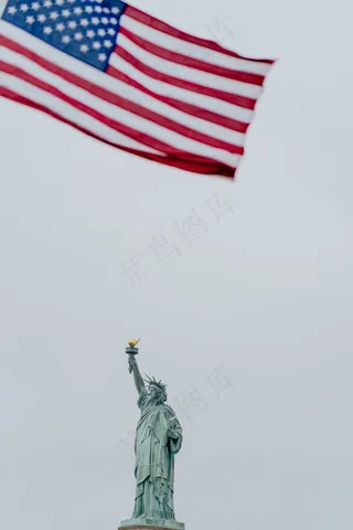 美国国旗与女神像图片