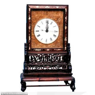 中华传统工艺-镂空雕刻的时钟