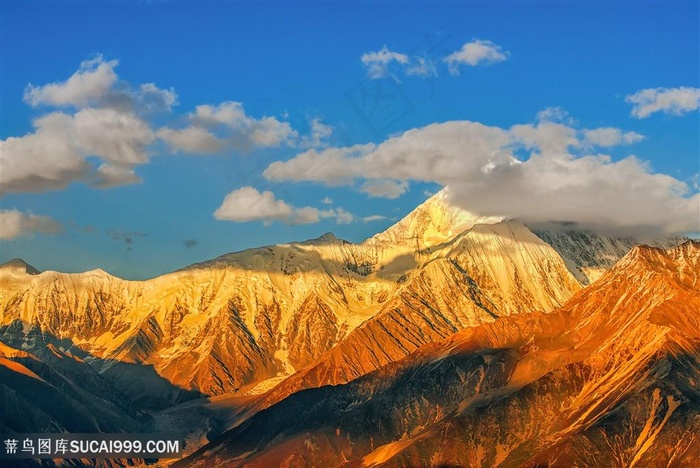 贡嘎雪山金色阳光美景