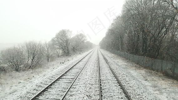 下雪天铁路图片 下雪天铁路图片