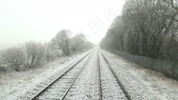 下雪天铁路图片 下雪天铁路图片