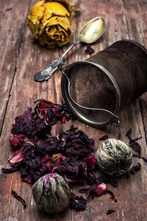 木桌子上的花茶图片 木桌子上的花茶图片