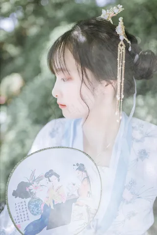 清新唯美可爱的女孩摄影图片