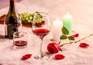 玫瑰红酒高脚杯