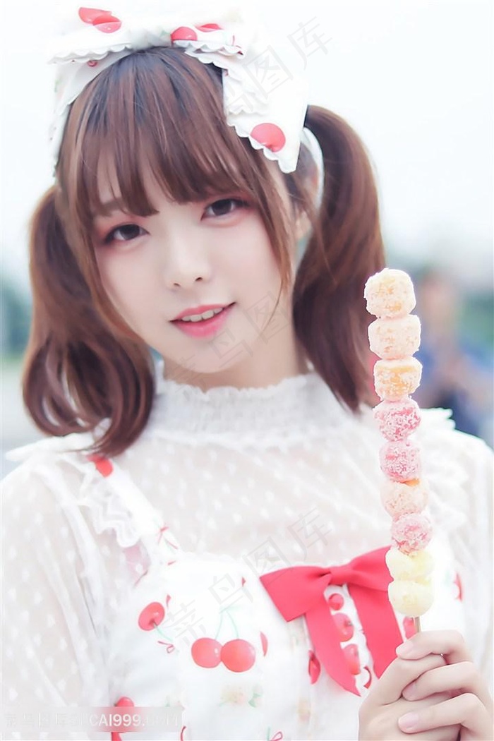 拿着糖葫芦的清楚小美女图片