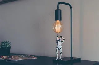 办公室现代装饰灯泡机器小人现代科技