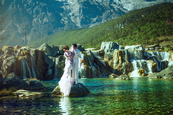 云南丽江情侣婚纱外拍摄影图