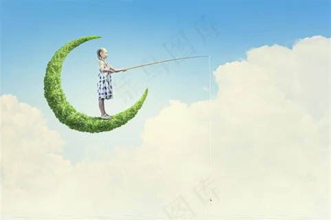 站在绿色月亮上垂钓的小女孩高清图片