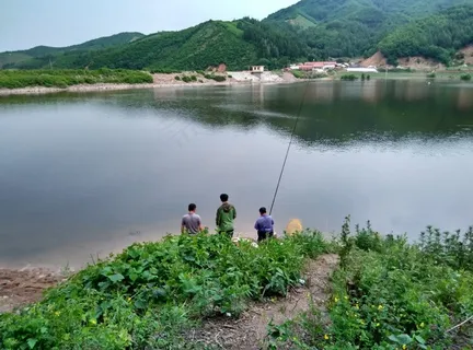 远山水库边的垂钓者 远山水库边的垂钓者
