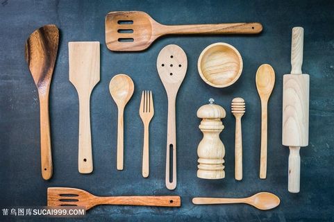 排列整齐的木制厨具生活用品