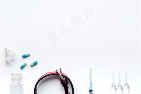 桌上的西药和针 桌上的西药和针