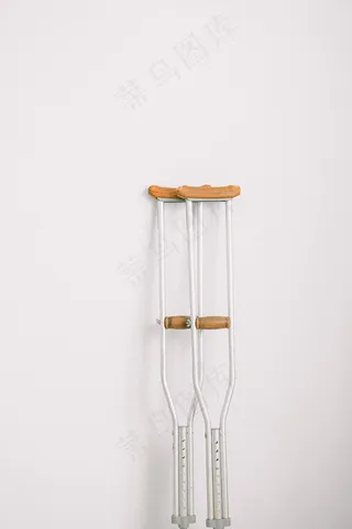 一对拐杖图片