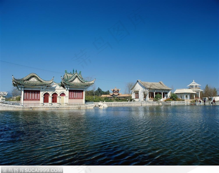 中国古老建筑-湖泊旁的古建筑