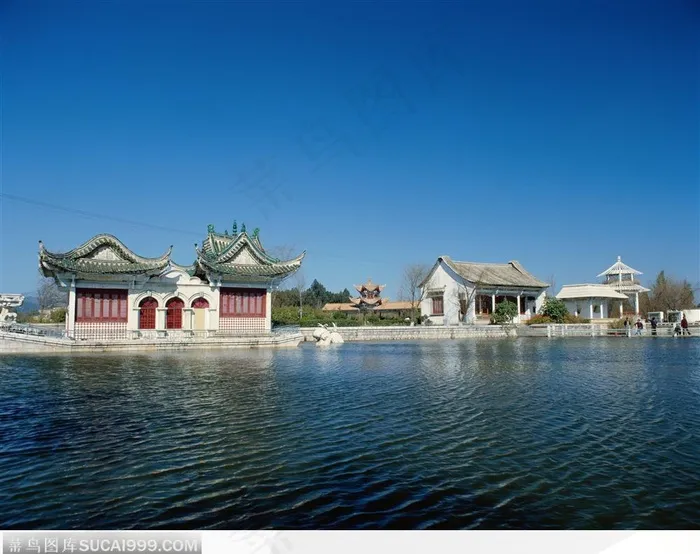 中国古老建筑-湖泊旁的古建筑