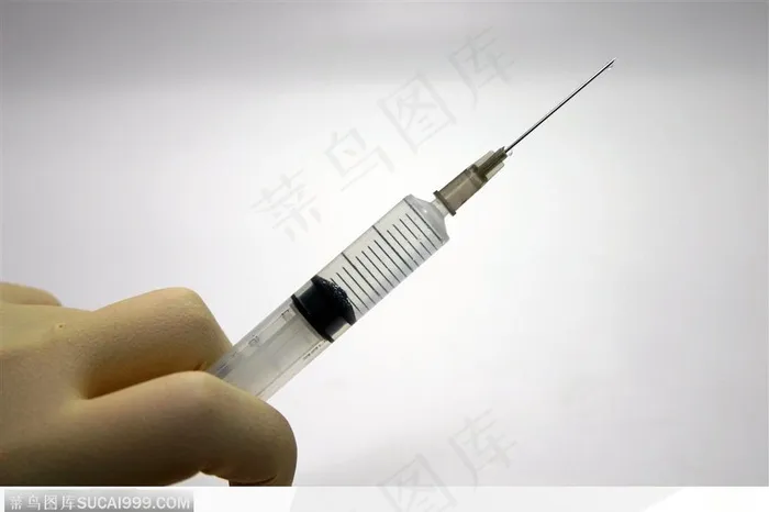 医疗器材-手指间的注射器