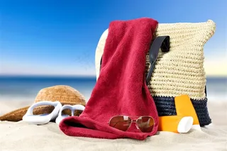 沙滩上的旅行品