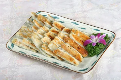 素小山锅贴肉小山锅贴