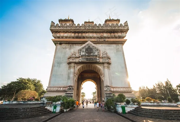 天空下美丽的泰国建筑景色