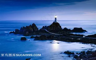 傍晚海边的灯塔风景图片