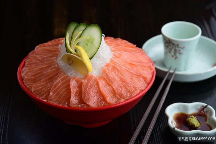 日本料理三文鱼刺身美食图片