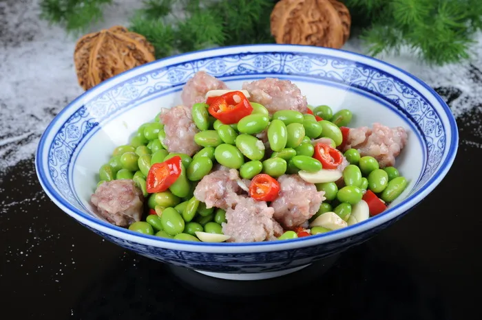 毛豆烧肉丸 26元  主料：毛豆肉丸。味型：咸鲜