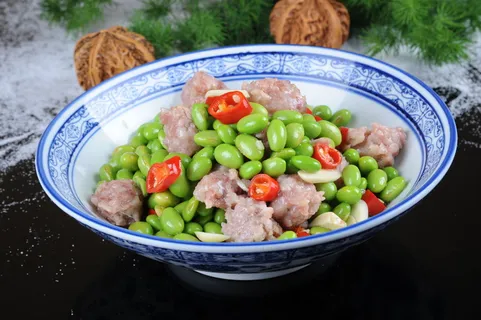 毛豆烧肉丸 26元  主料:毛豆肉丸。味型:咸鲜 毛豆烧肉丸 26元  主料:毛豆肉丸。味型:咸鲜
