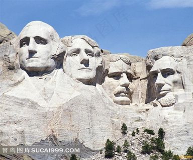 石头山雕刻的四个人头像