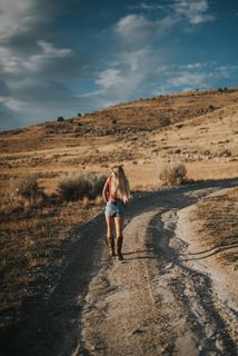 背影长发唯美意境图片 背影长发唯美意境图片