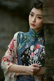 古色古香旗袍美女图片素材