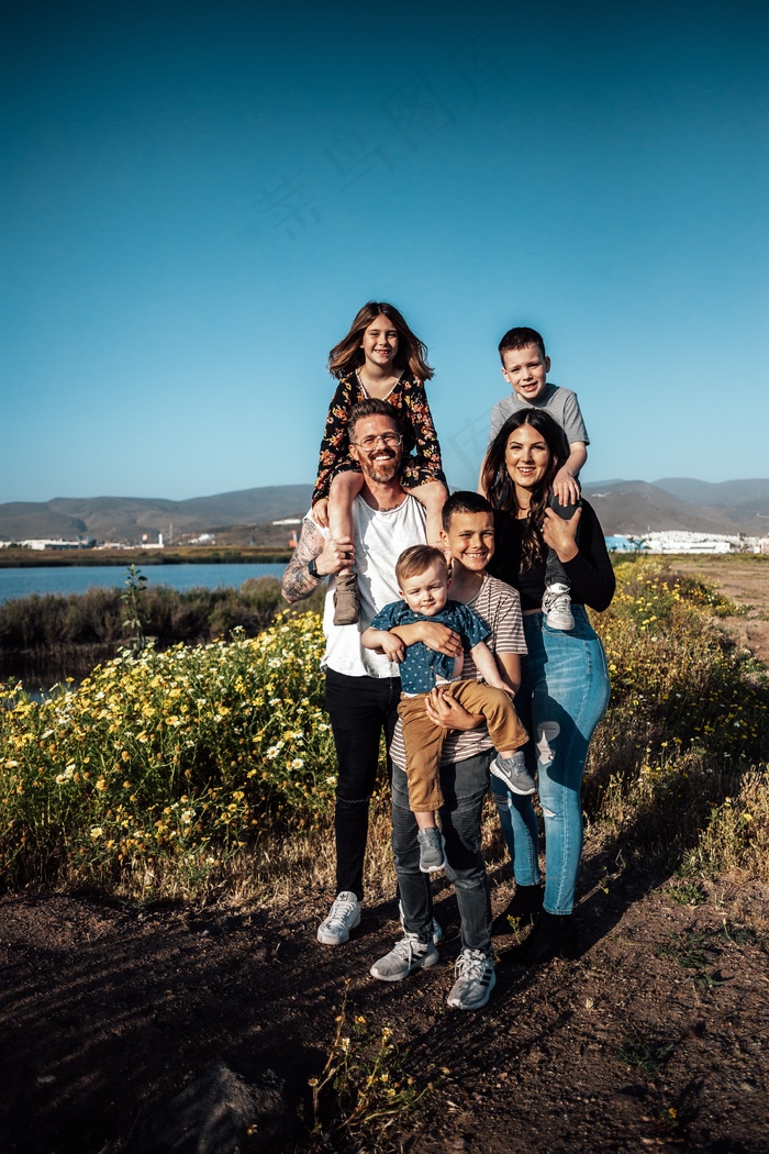 欧美六口之家图片