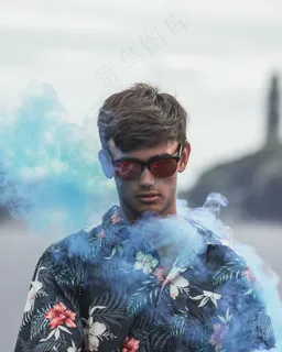 帅哥戴墨镜头像图片