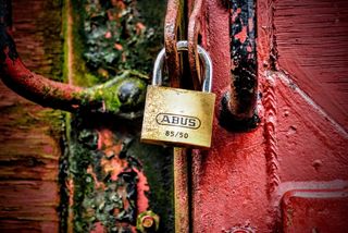 老式铁挂锁图片