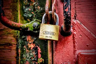 老式铁挂锁图片